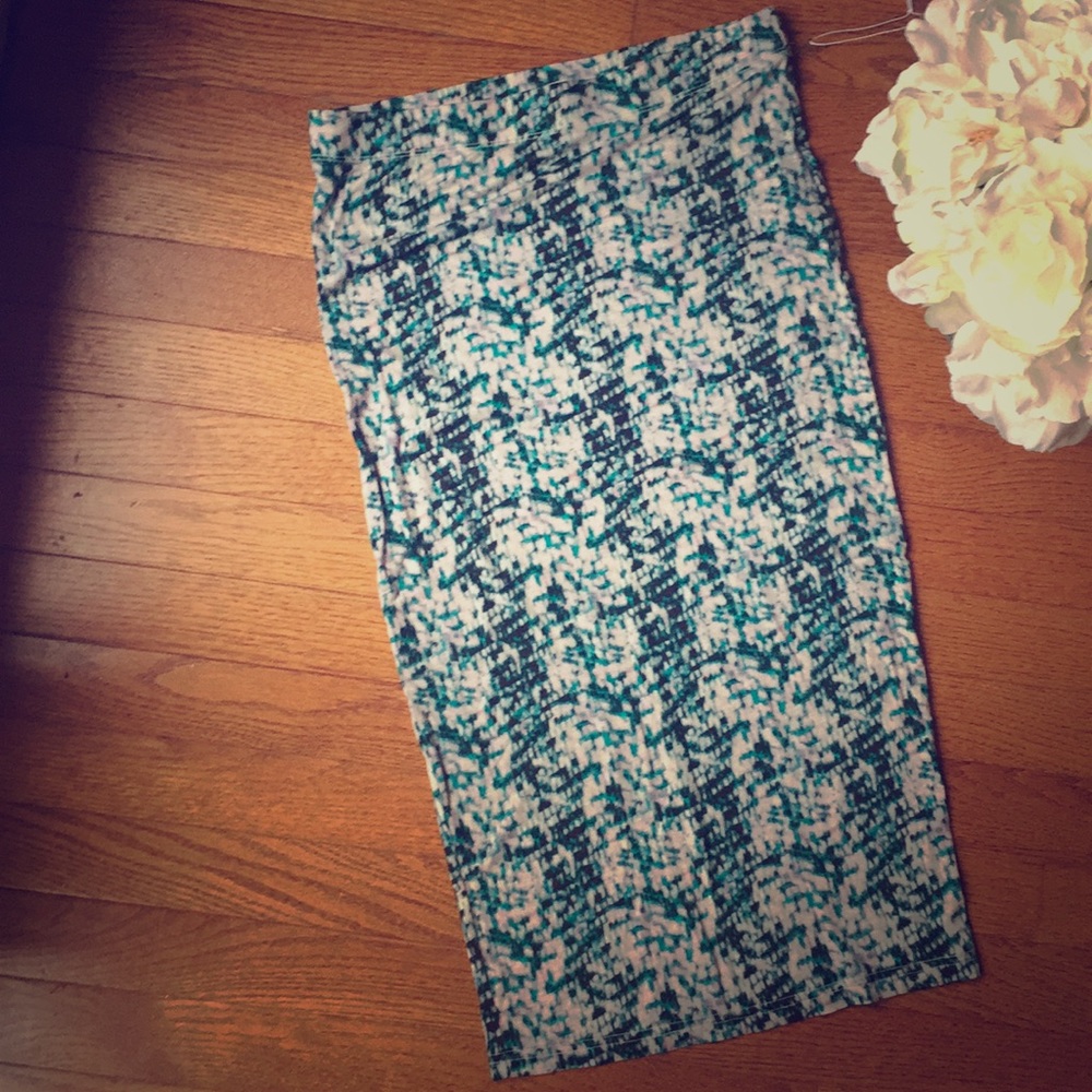 Stretchy pencil skirt